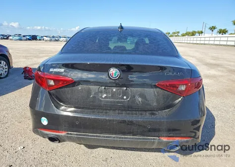 2019 Alfa Romeo Giulia z USA, uszkodzony, nr VIN ZARFAMAN4K7622772
